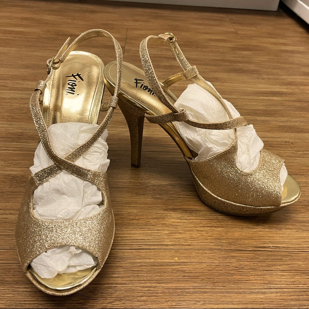 Fioni heel in gold